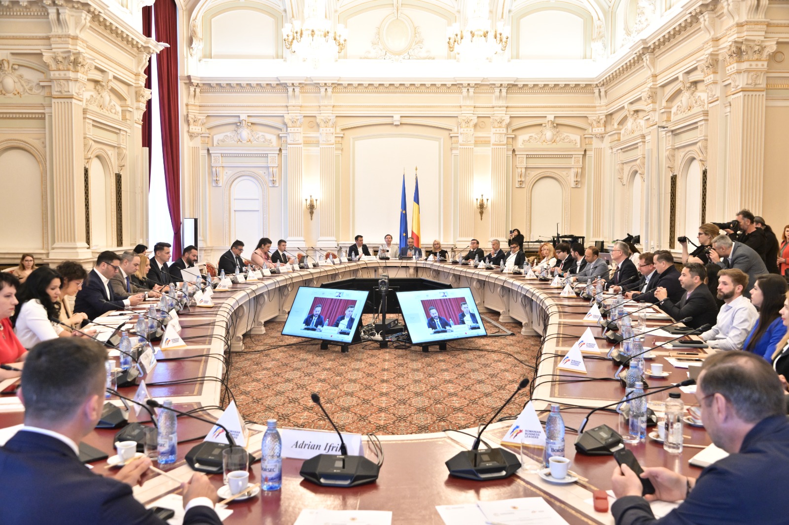 Comisia de afaceri europene din cadrul Senatului a organizat consultarea cu reprezentanții mediului de afaceri pe tema „Provocările viitorului Cadru Financiar Multianual asupra mediului de afaceri românesc”